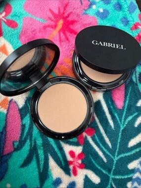 2pk- Gabriel Cosmetics- Tan Beige- Dual powder foundation